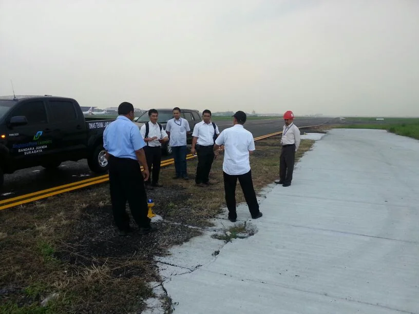 Shoulder Taxi Way Juanda